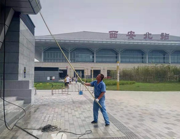 西安北站外墙铝塑板清洗